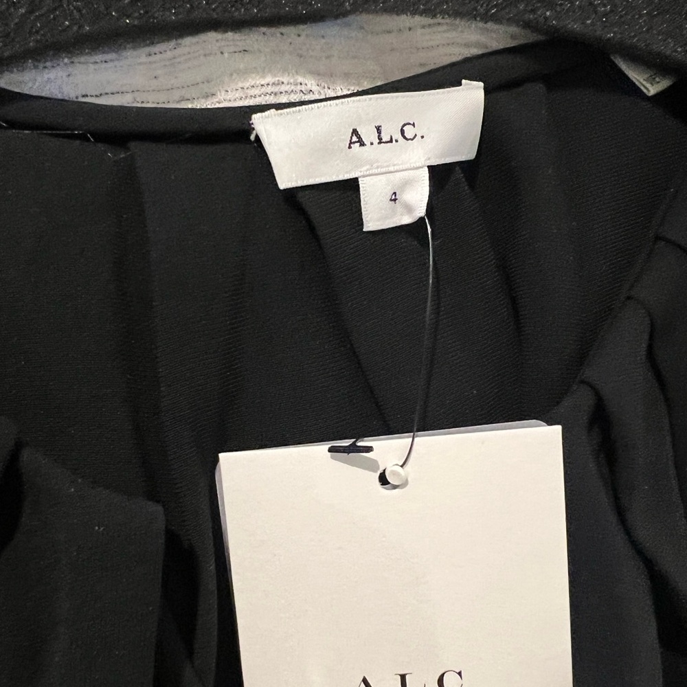 ALC crewneck short sleeve top. “Carey II top” size 4